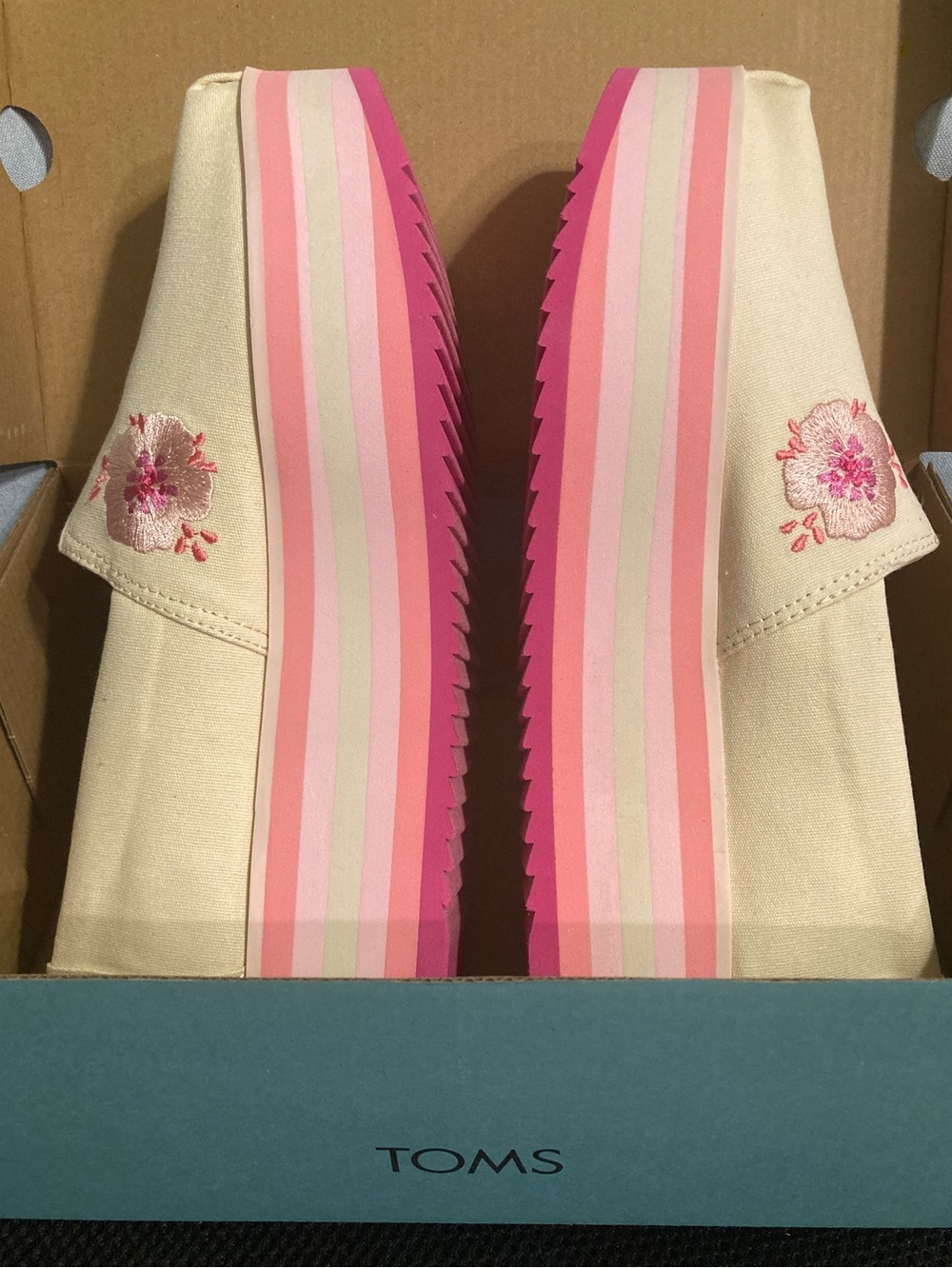 TOMS  Platform Slip-On Cream with Pink Floral Embroidery 9.5 NIB - Picture 4 of 5